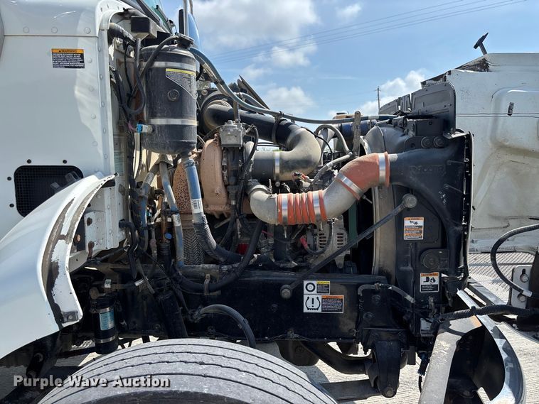 image for item FC1738 2018 Peterbilt 337 refuse truck