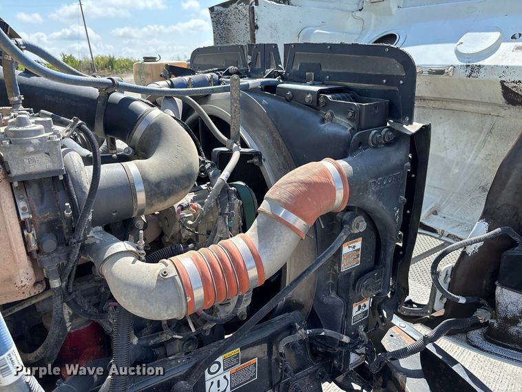 image for item FC1738 2018 Peterbilt 337 refuse truck