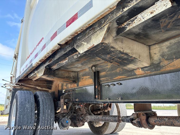 image for item FC1738 2018 Peterbilt 337 refuse truck