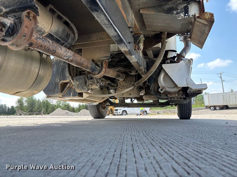 image for item FC1738 2018 Peterbilt 337 refuse truck