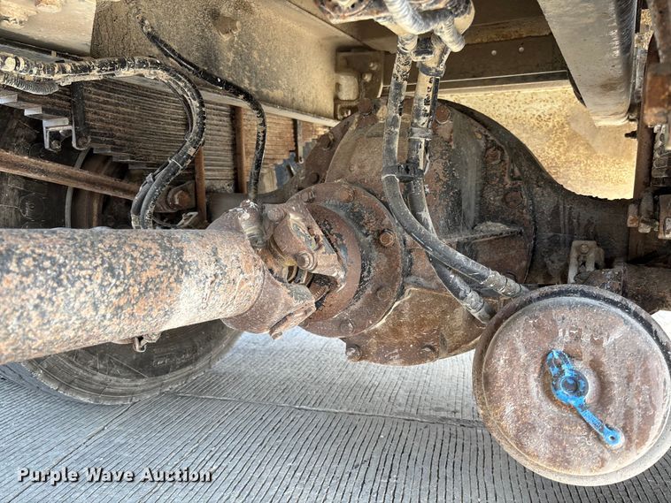 image for item FC1738 2018 Peterbilt 337 refuse truck