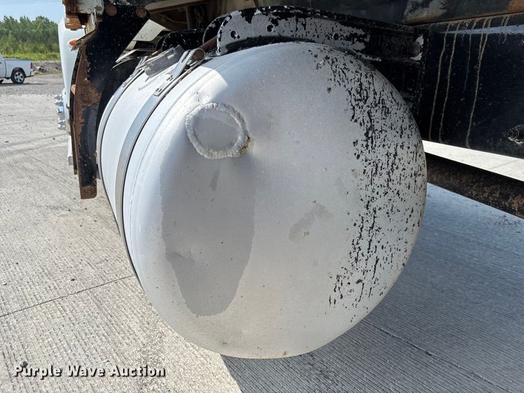 image for item FC1738 2018 Peterbilt 337 refuse truck