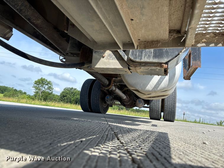 image for item FC1738 2018 Peterbilt 337 refuse truck
