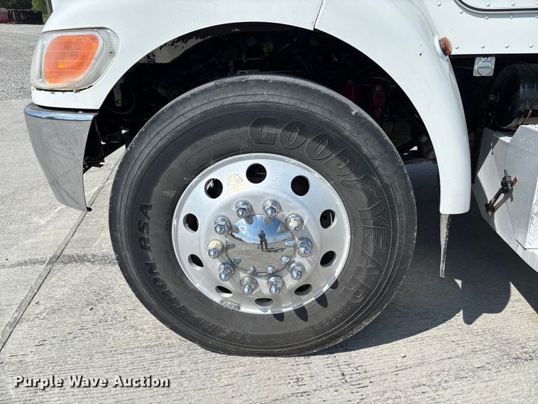 image for item FC1738 2018 Peterbilt 337 refuse truck