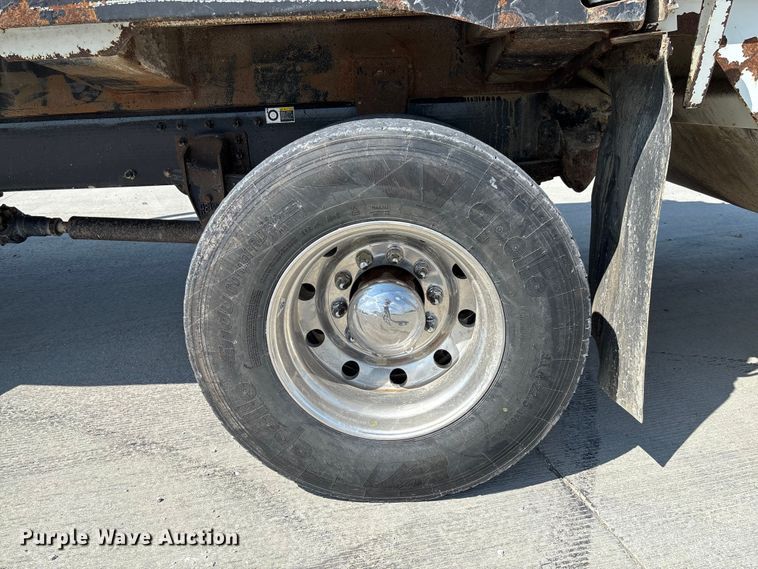 image for item FC1738 2018 Peterbilt 337 refuse truck