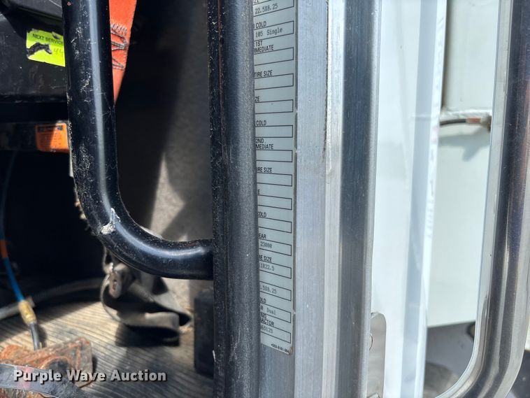 image for item FC1738 2018 Peterbilt 337 refuse truck