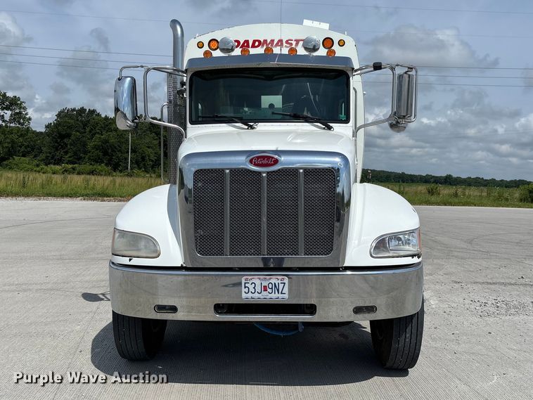 image for item FC1739 2018 Peterbilt 337 refuse truck
