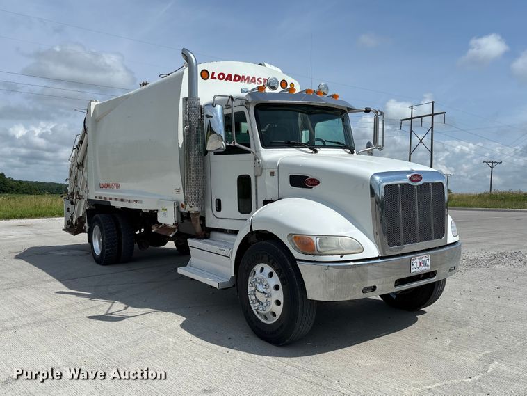 image for item FC1739 2018 Peterbilt 337 refuse truck