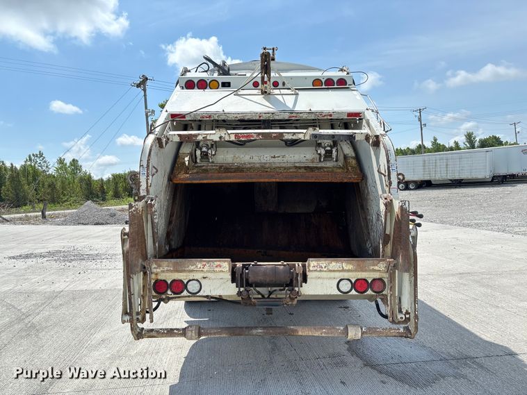 image for item FC1739 2018 Peterbilt 337 refuse truck