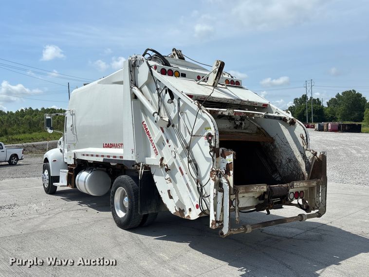 image for item FC1739 2018 Peterbilt 337 refuse truck