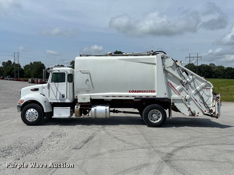 image for item FC1739 2018 Peterbilt 337 refuse truck