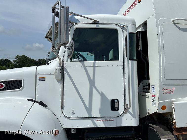 image for item FC1739 2018 Peterbilt 337 refuse truck