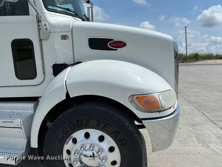 image for item FC1739 2018 Peterbilt 337 refuse truck