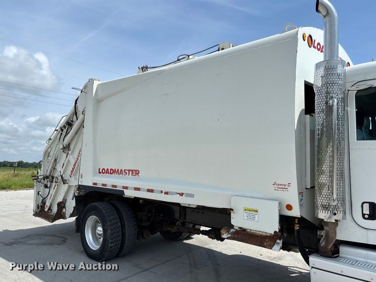 image for item FC1739 2018 Peterbilt 337 refuse truck