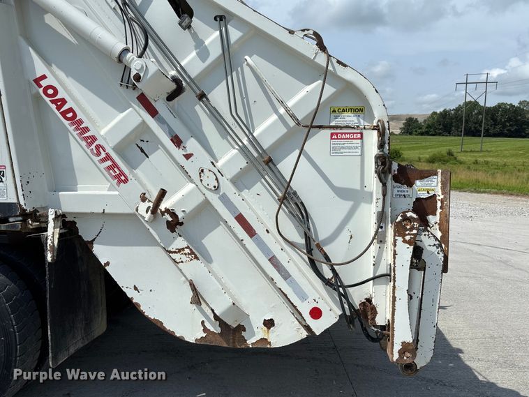 image for item FC1739 2018 Peterbilt 337 refuse truck