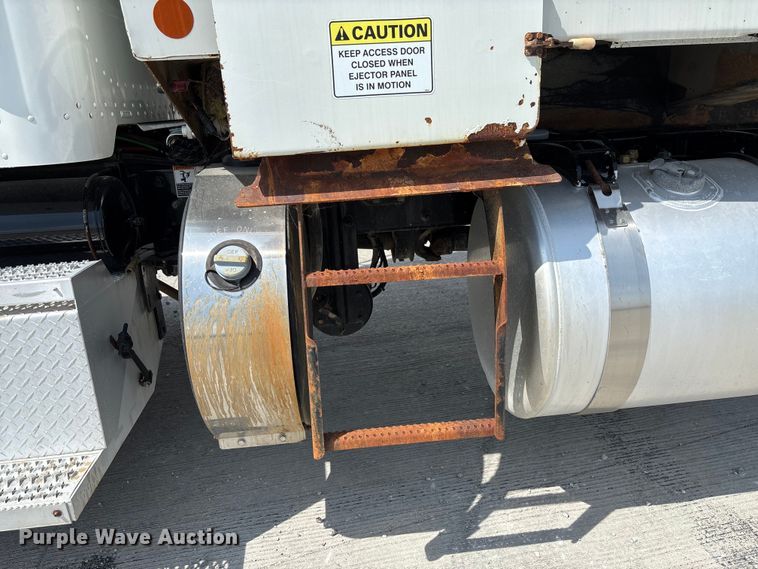 image for item FC1739 2018 Peterbilt 337 refuse truck
