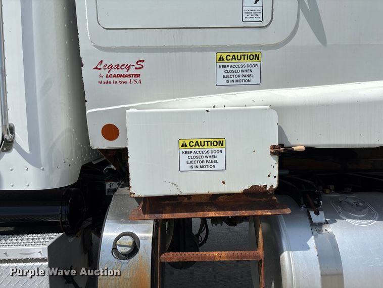 image for item FC1739 2018 Peterbilt 337 refuse truck