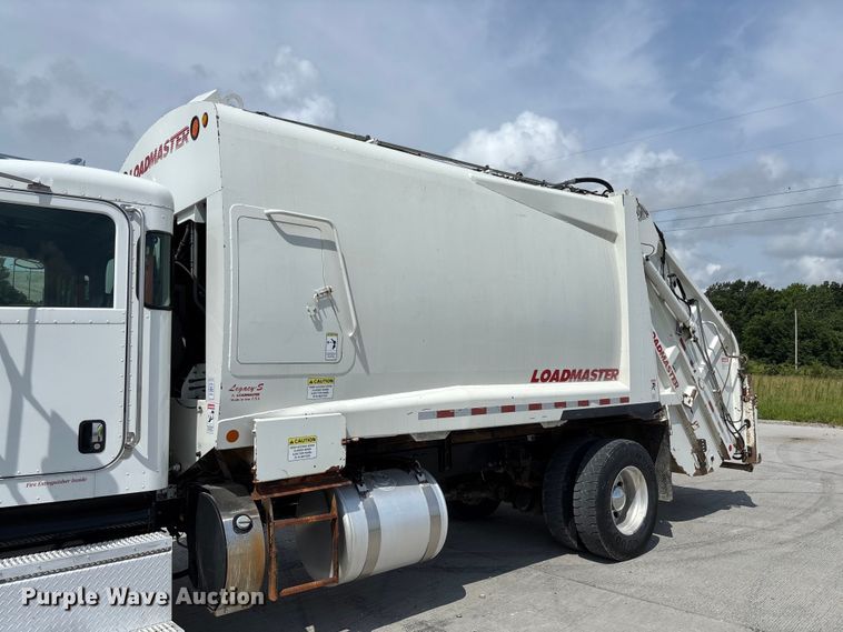 image for item FC1739 2018 Peterbilt 337 refuse truck