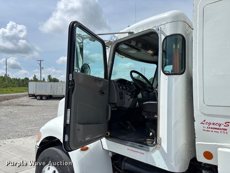 image for item FC1739 2018 Peterbilt 337 refuse truck