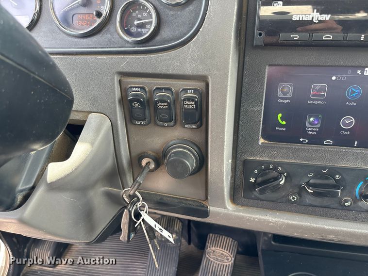 image for item FC1739 2018 Peterbilt 337 refuse truck