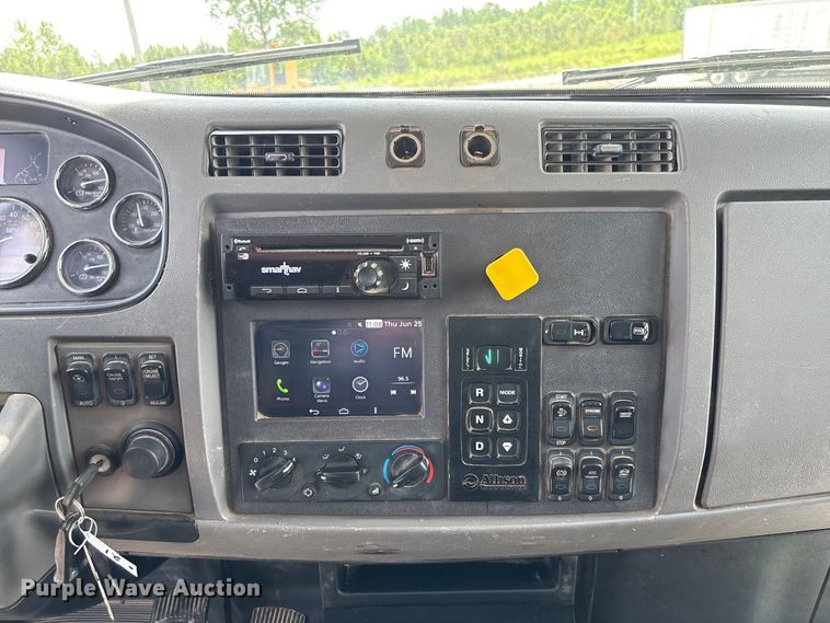image for item FC1739 2018 Peterbilt 337 refuse truck