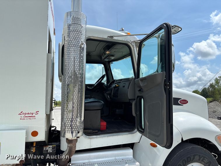 image for item FC1739 2018 Peterbilt 337 refuse truck