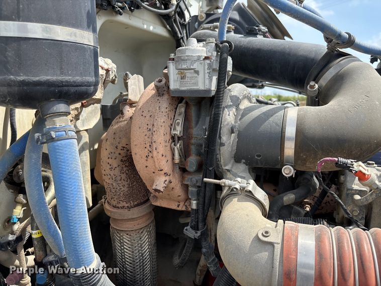 image for item FC1739 2018 Peterbilt 337 refuse truck