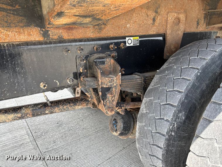image for item FC1739 2018 Peterbilt 337 refuse truck