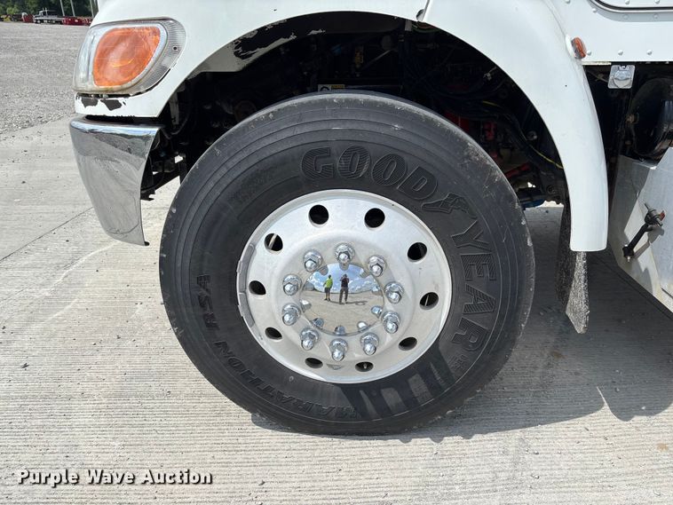 image for item FC1739 2018 Peterbilt 337 refuse truck