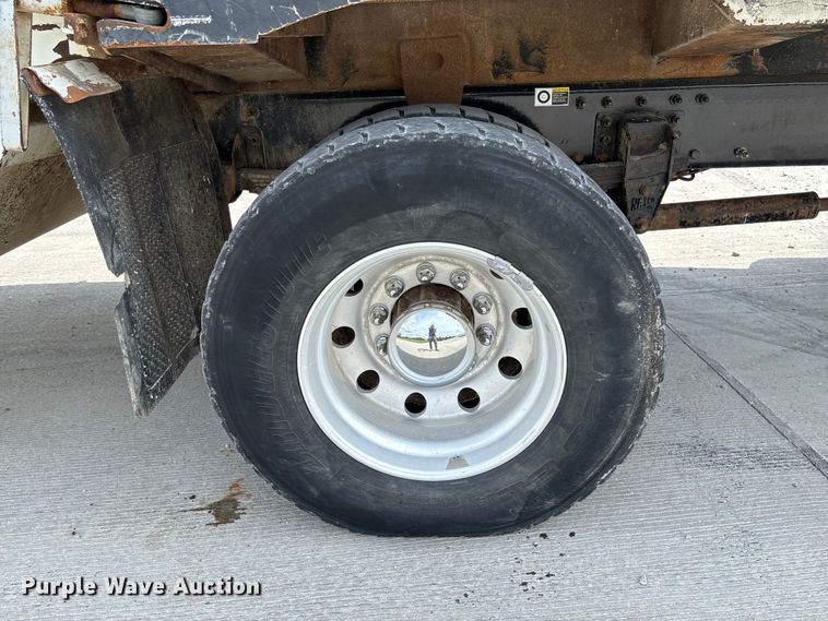image for item FC1739 2018 Peterbilt 337 refuse truck