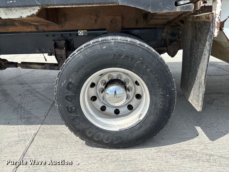 image for item FC1739 2018 Peterbilt 337 refuse truck