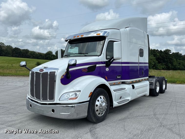 image for item FC1740 2022 Peterbilt 579 semi truck