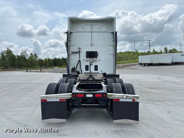 image for item FC1740 2022 Peterbilt 579 semi truck