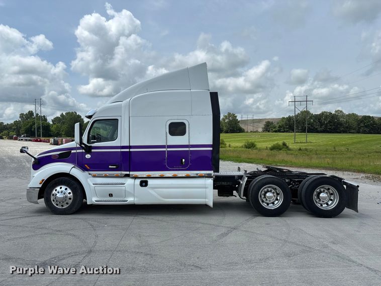 image for item FC1740 2022 Peterbilt 579 semi truck