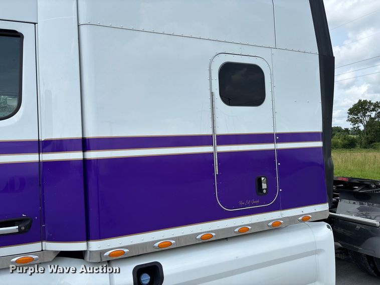 image for item FC1740 2022 Peterbilt 579 semi truck