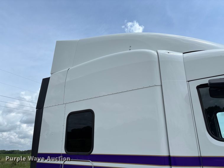 image for item FC1740 2022 Peterbilt 579 semi truck