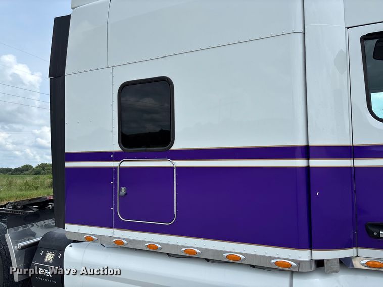 image for item FC1740 2022 Peterbilt 579 semi truck