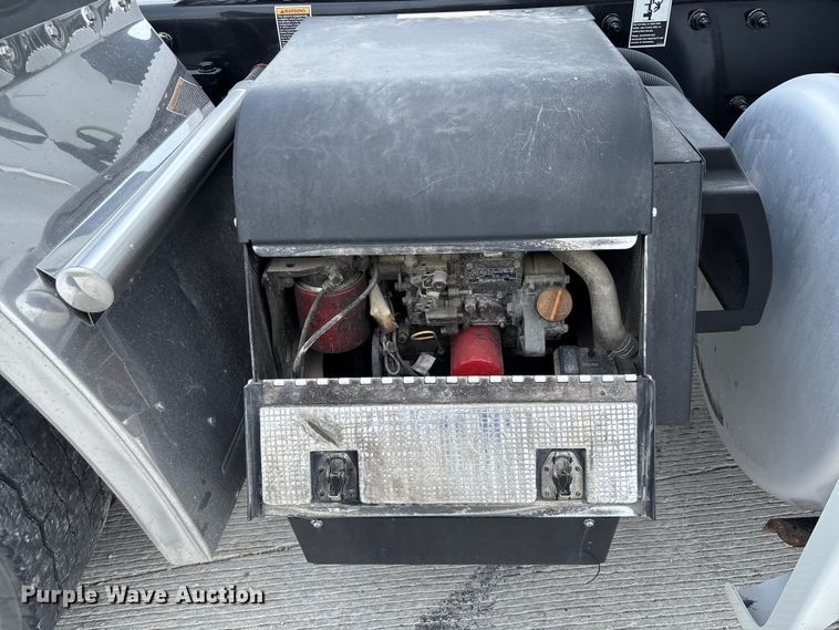 image for item FC1740 2022 Peterbilt 579 semi truck