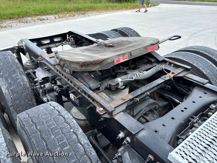 image for item FC1740 2022 Peterbilt 579 semi truck