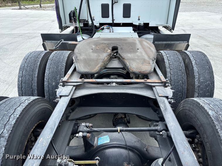 image for item FC1740 2022 Peterbilt 579 semi truck