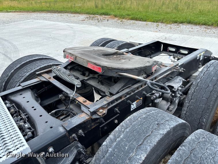 image for item FC1740 2022 Peterbilt 579 semi truck