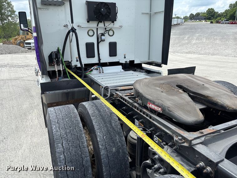 image for item FC1740 2022 Peterbilt 579 semi truck