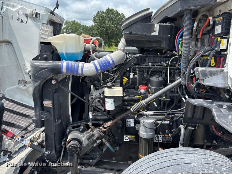 image for item FC1740 2022 Peterbilt 579 semi truck