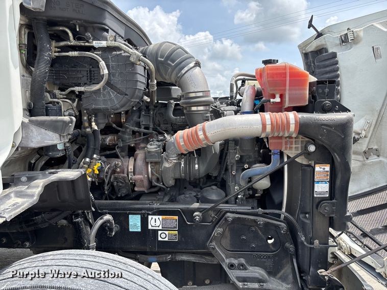 image for item FC1740 2022 Peterbilt 579 semi truck