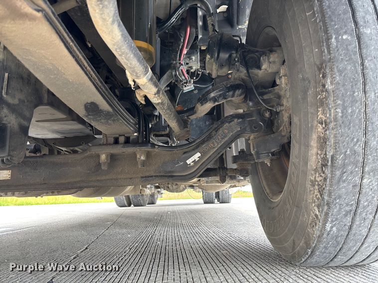image for item FC1740 2022 Peterbilt 579 semi truck