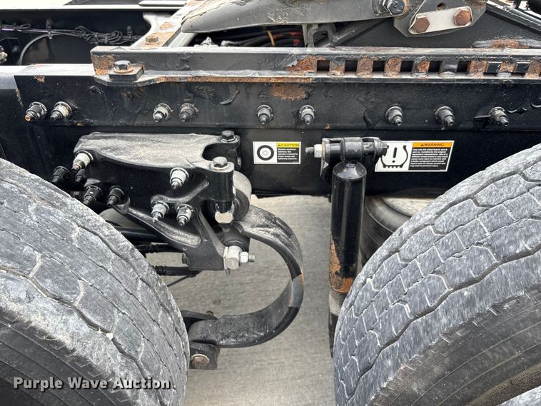 image for item FC1740 2022 Peterbilt 579 semi truck
