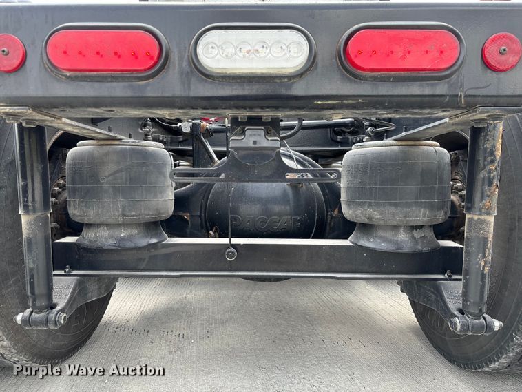 image for item FC1740 2022 Peterbilt 579 semi truck