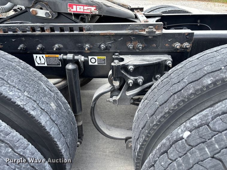 image for item FC1740 2022 Peterbilt 579 semi truck