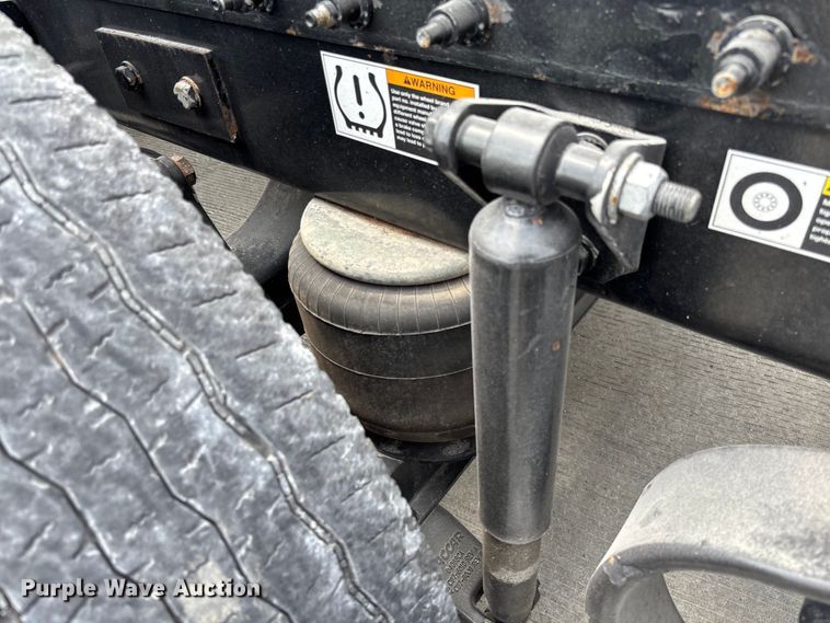 image for item FC1740 2022 Peterbilt 579 semi truck