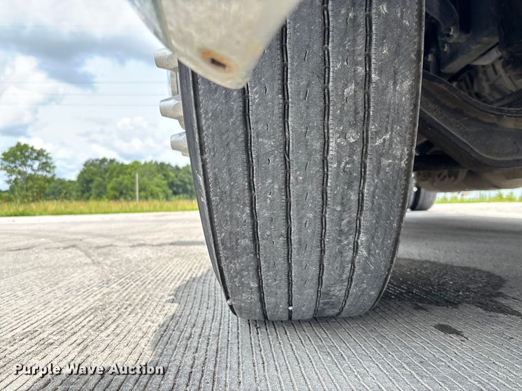 image for item FC1740 2022 Peterbilt 579 semi truck